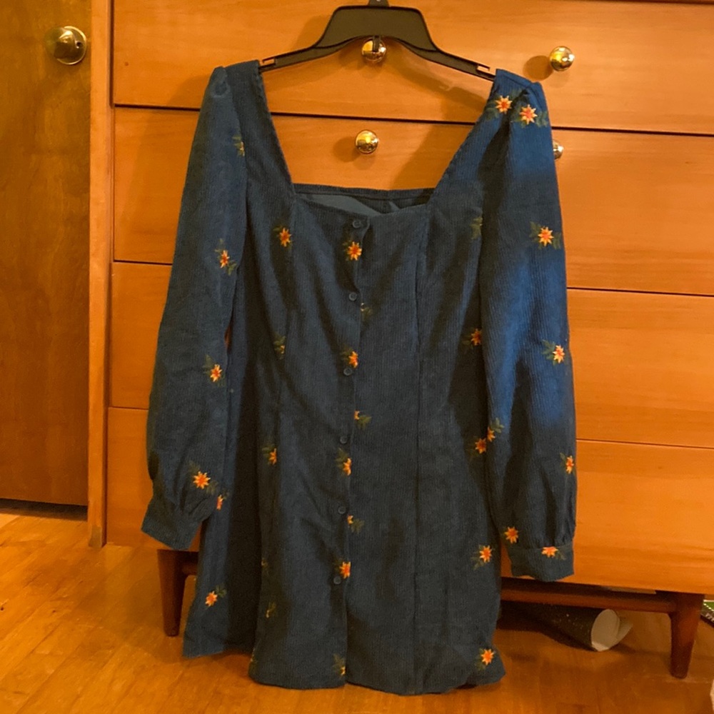 Blue mini dress with embroidered sunflowers